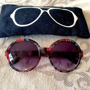 Cute Sunglasses with case 😎 F21 floral bug eye